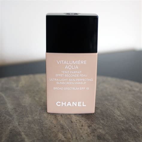 chanel vitalumière aqua ultra light skin perfecting makeup|chanel vitalumiere aqua 20 beige.